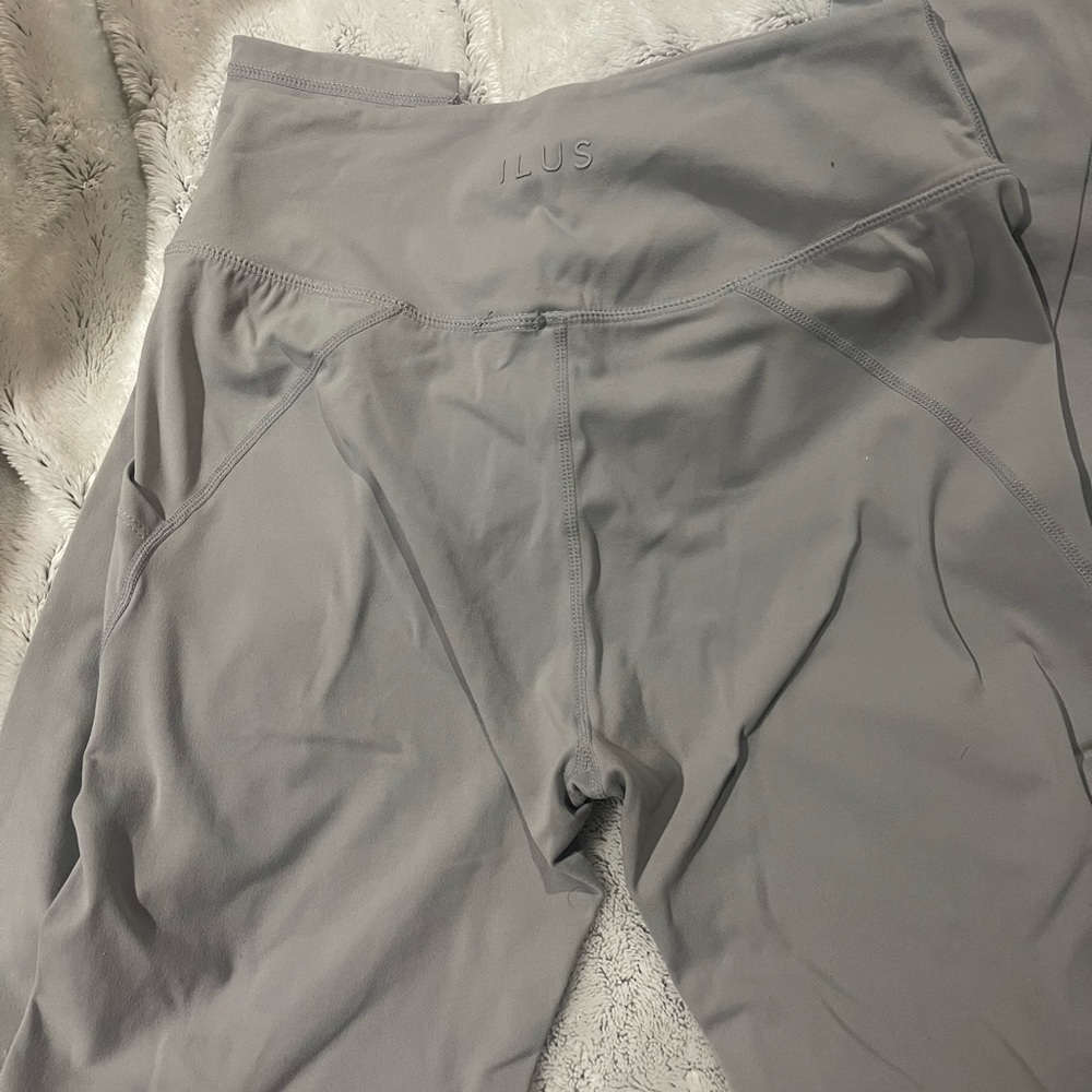ILUS CONFIDENCE LEGGINGS